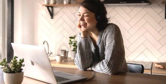 Cara Menjaga Hubungan Pasangan Tetap Harmonis Walau LDR